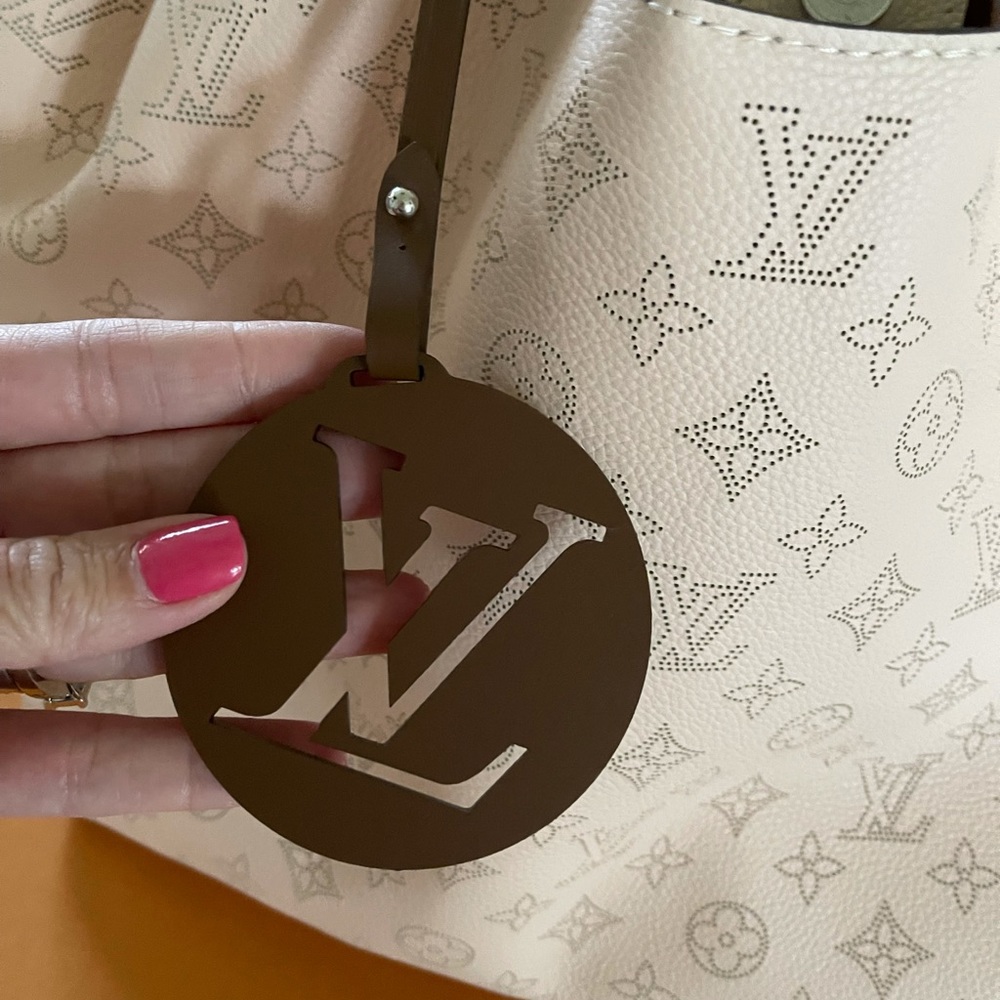 💔SOLD💔 Louis Vuitton Carmel Mahina - Picture 3 of 11